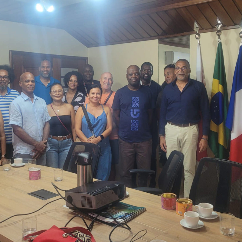 Délégation Université de Guyane à la COP 30 Belém réunion drapeaux Brésil France Guyane UE